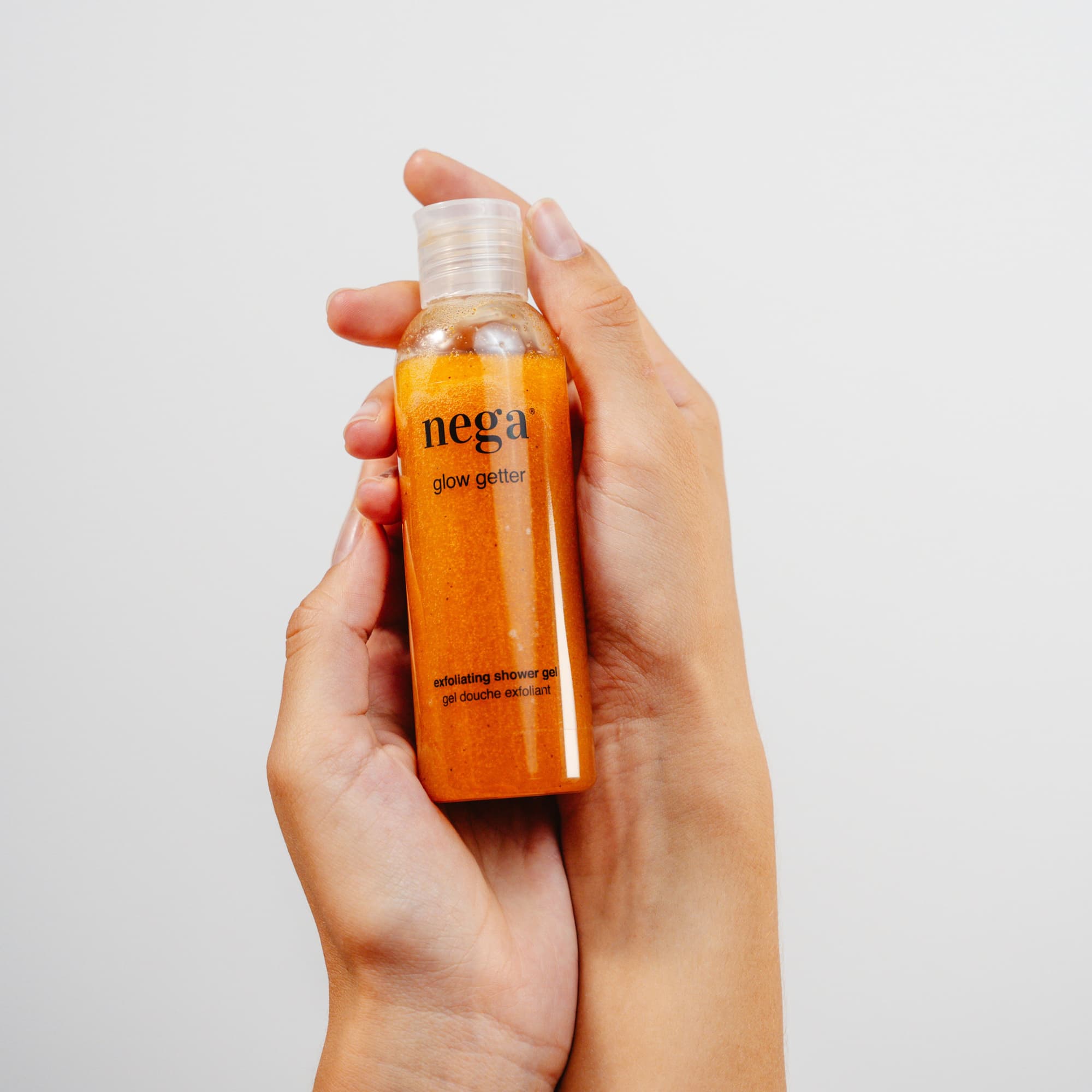 Gel esfoliante naturale che rinfresca e nutre